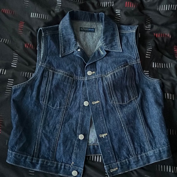 Im selling a blue vintage jeans jacket - Picture 1 of 2